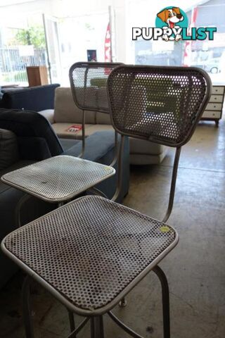 VINTAGE STOOL - - FURNITURE DISCOUNT WAREHOUSE. 50% - 80% OFF