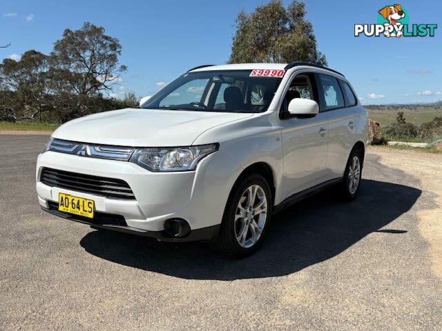 2013 MITSUBISHI OUTLANDER ES (4X4) ZJ MY14 SUV, 4 DOORS, 5 SEATS