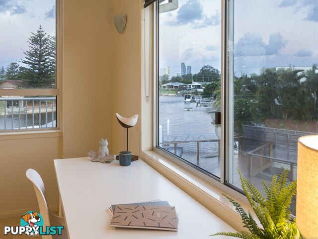 25 Sophie Ave BROADBEACH WATERS QLD 4218