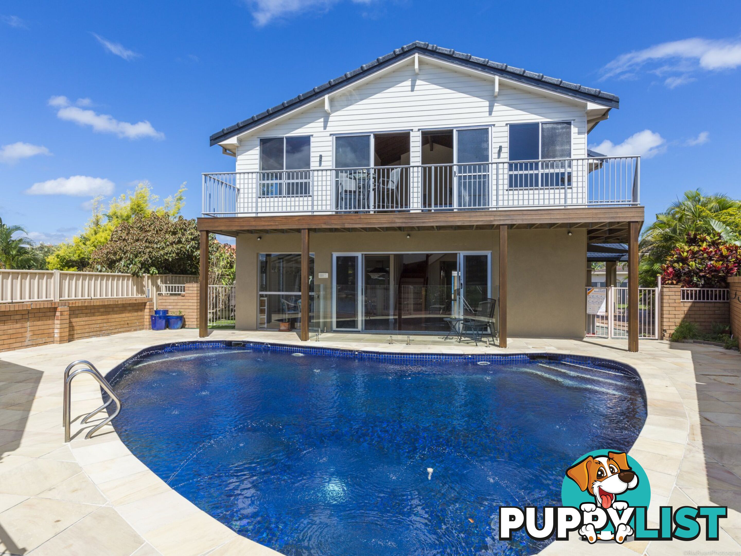 25 Sophie Ave BROADBEACH WATERS QLD 4218