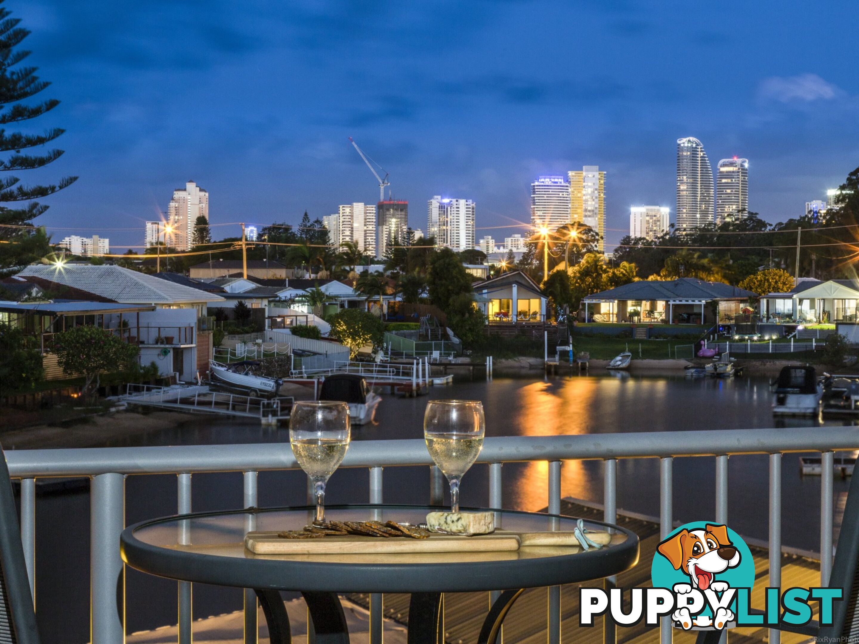 25 Sophie Ave BROADBEACH WATERS QLD 4218