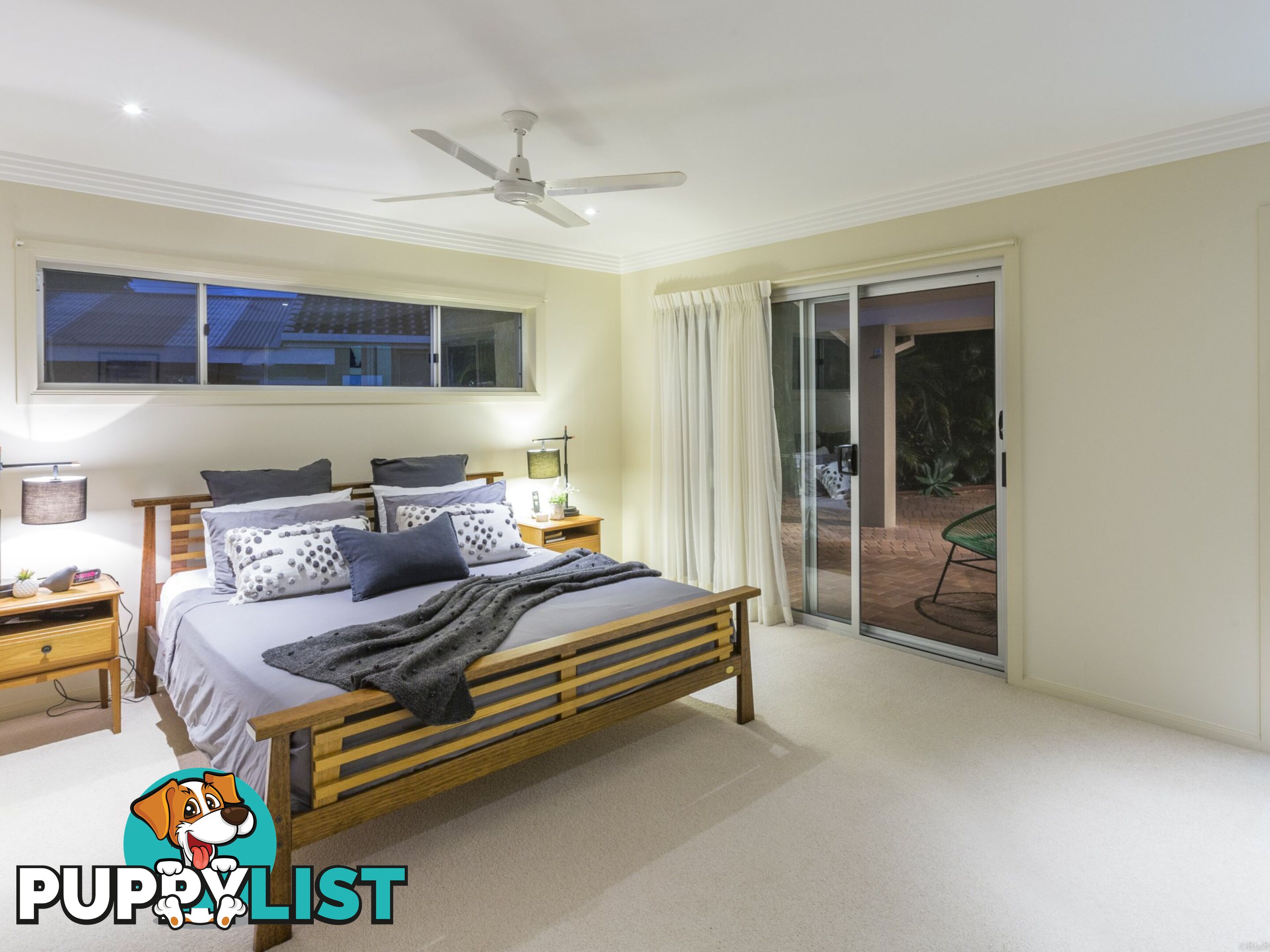 25 Sophie Ave BROADBEACH WATERS QLD 4218