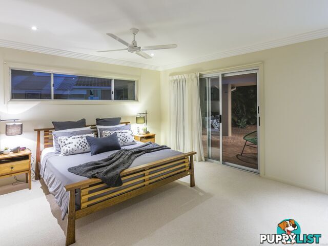 25 Sophie Ave BROADBEACH WATERS QLD 4218