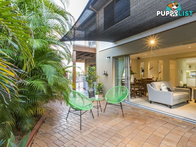 25 Sophie Ave BROADBEACH WATERS QLD 4218