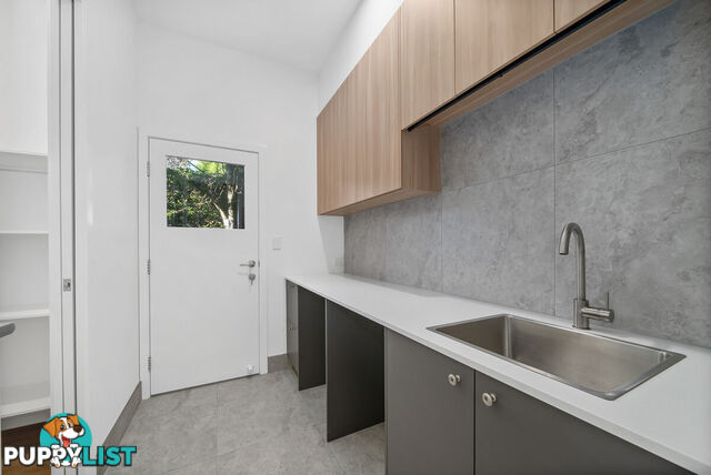 8 Kookaburra Crt SOUTH STRADBROKE QLD 4216