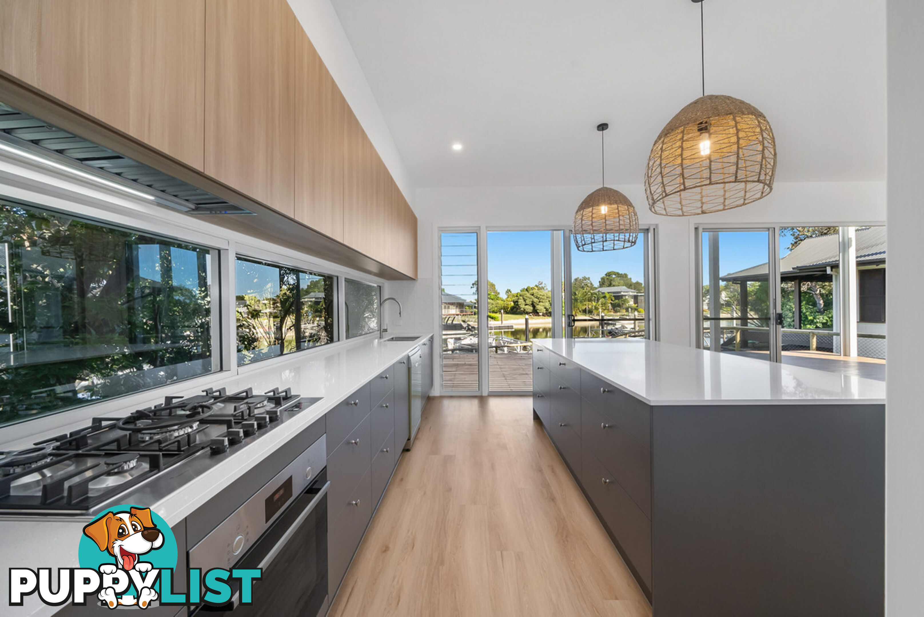 8 Kookaburra Crt SOUTH STRADBROKE QLD 4216