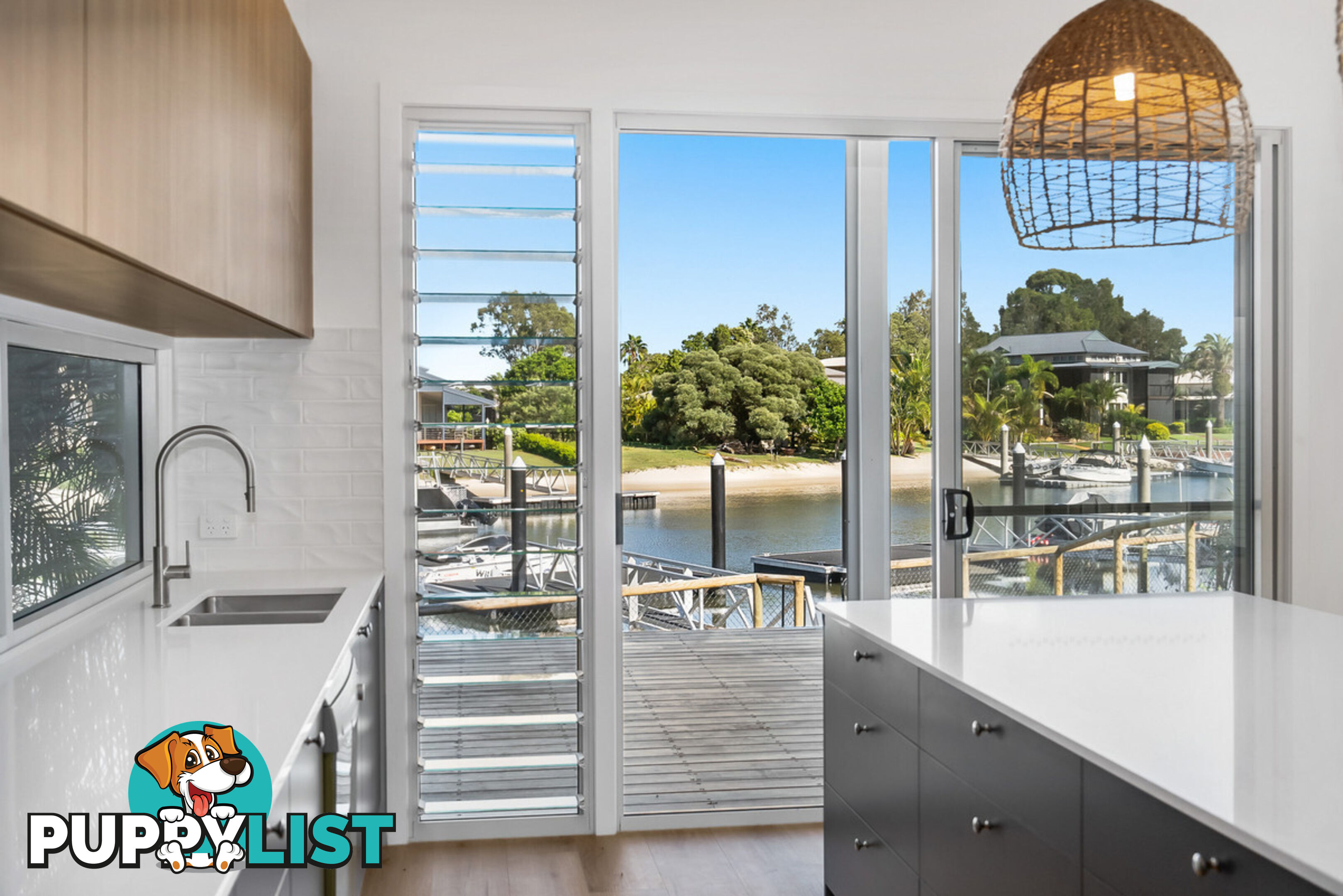 8 Kookaburra Crt SOUTH STRADBROKE QLD 4216