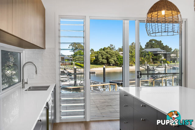 8 Kookaburra Crt SOUTH STRADBROKE QLD 4216