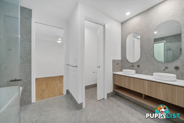 8 Kookaburra Crt SOUTH STRADBROKE QLD 4216