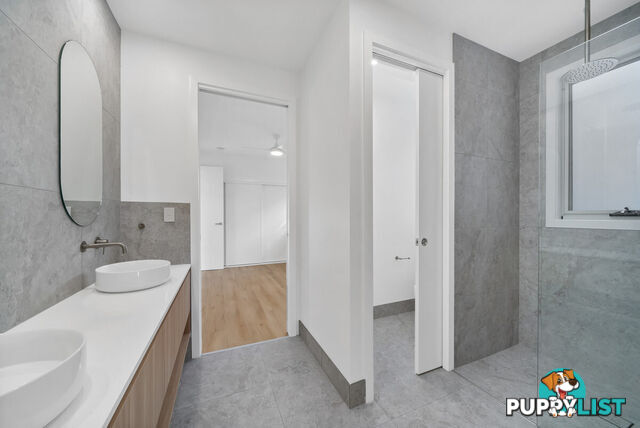8 Kookaburra Crt SOUTH STRADBROKE QLD 4216