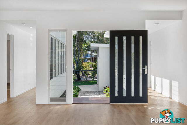 8 Kookaburra Crt SOUTH STRADBROKE QLD 4216