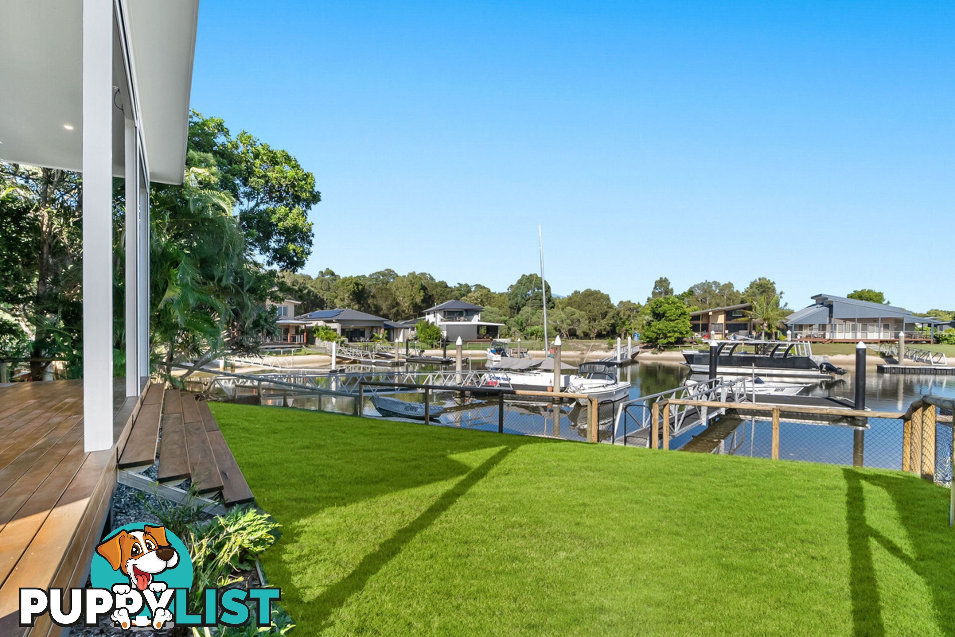 8 Kookaburra Crt SOUTH STRADBROKE QLD 4216