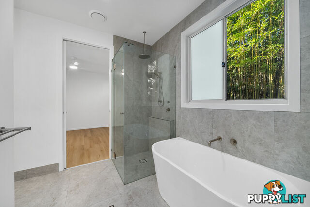 8 Kookaburra Crt SOUTH STRADBROKE QLD 4216