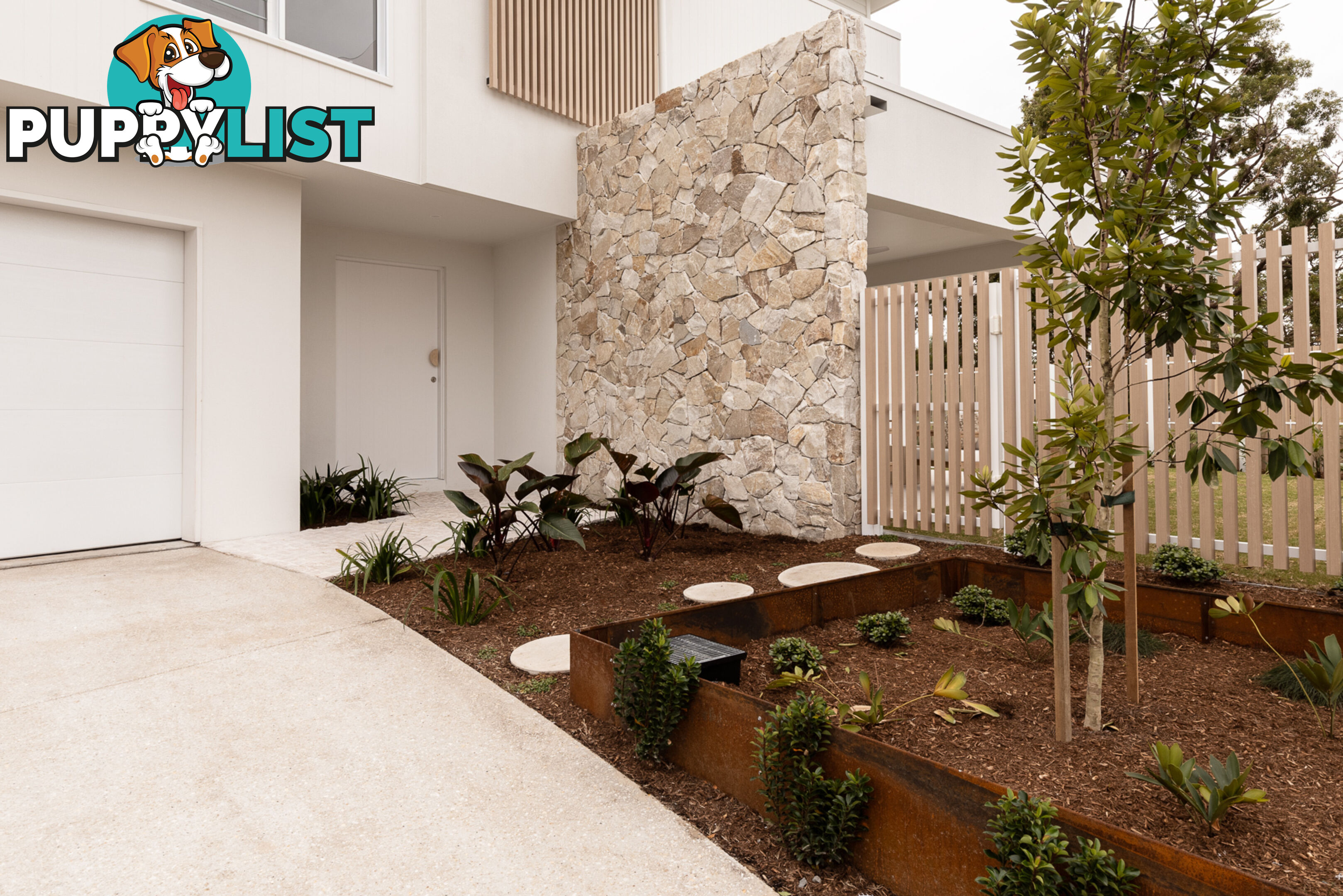 1 Tween Court Mermaid Waters QLD 4218