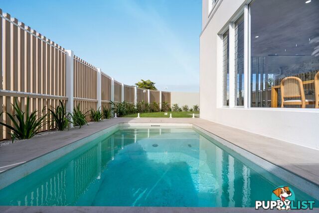 1 Tween Court Mermaid Waters QLD 4218
