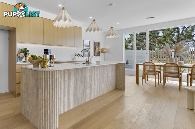 1 Tween Court Mermaid Waters QLD 4218