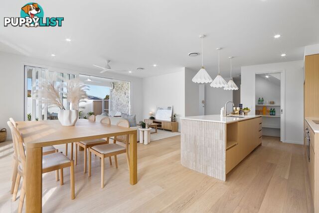 1 Tween Court Mermaid Waters QLD 4218