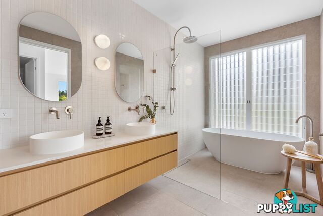 1 Tween Court Mermaid Waters QLD 4218