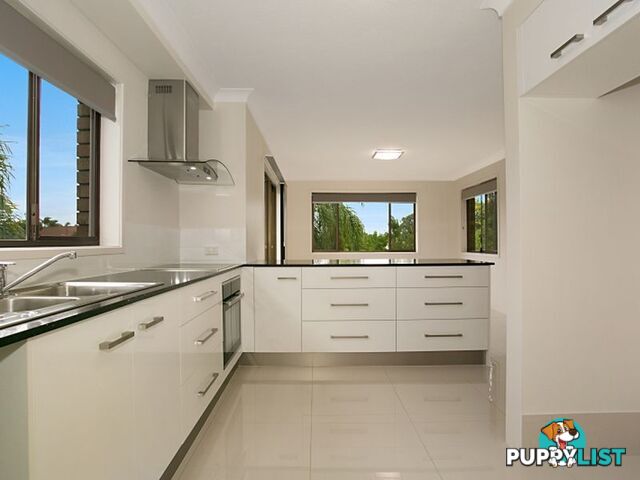 1/33 Surfers Avenue MERMAID WATERS QLD 4218