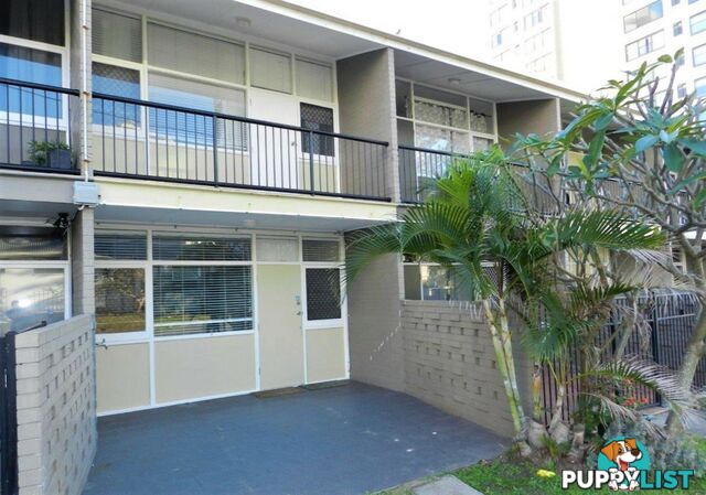 2/118 Old Burleigh Road BROADBEACH QLD 4218