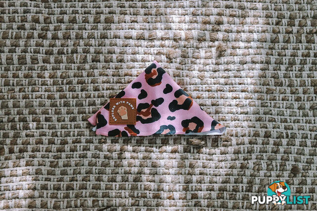 Designer Dog Bandana's by Explore with Paws - EWPBANLCRO