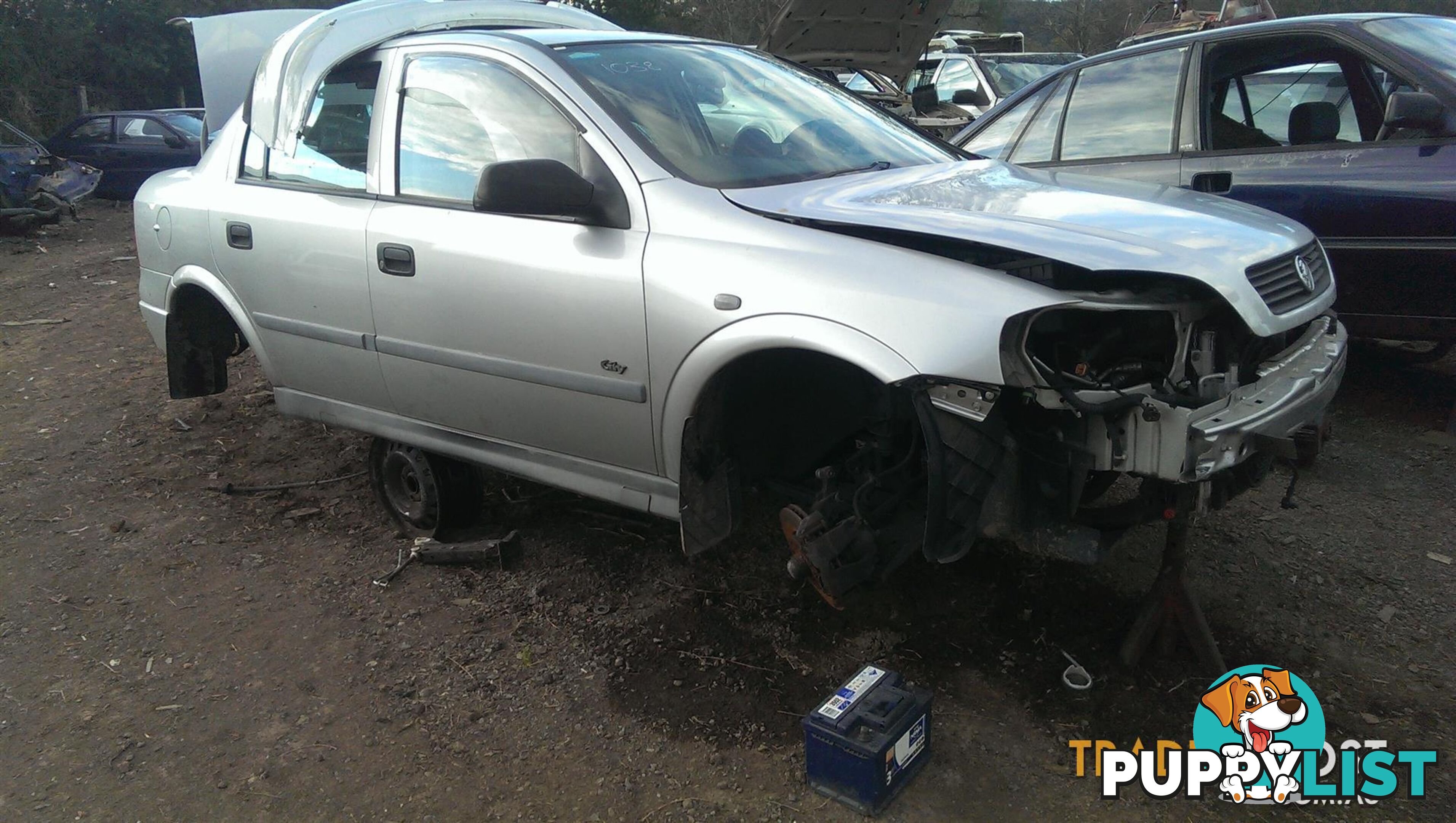 2000 Holden Astra TS 4Dr Sedan Auto 1.8 petrol LEFT FRONT DOOR TRIM