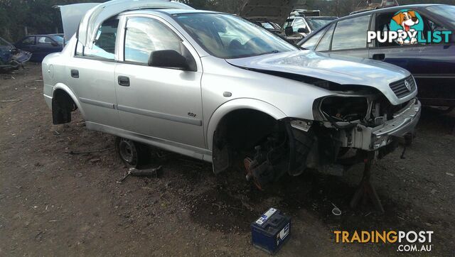 2000 Holden Astra TS 4Dr Sedan Auto 1.8 petrol LEFT FRONT DOOR TRIM