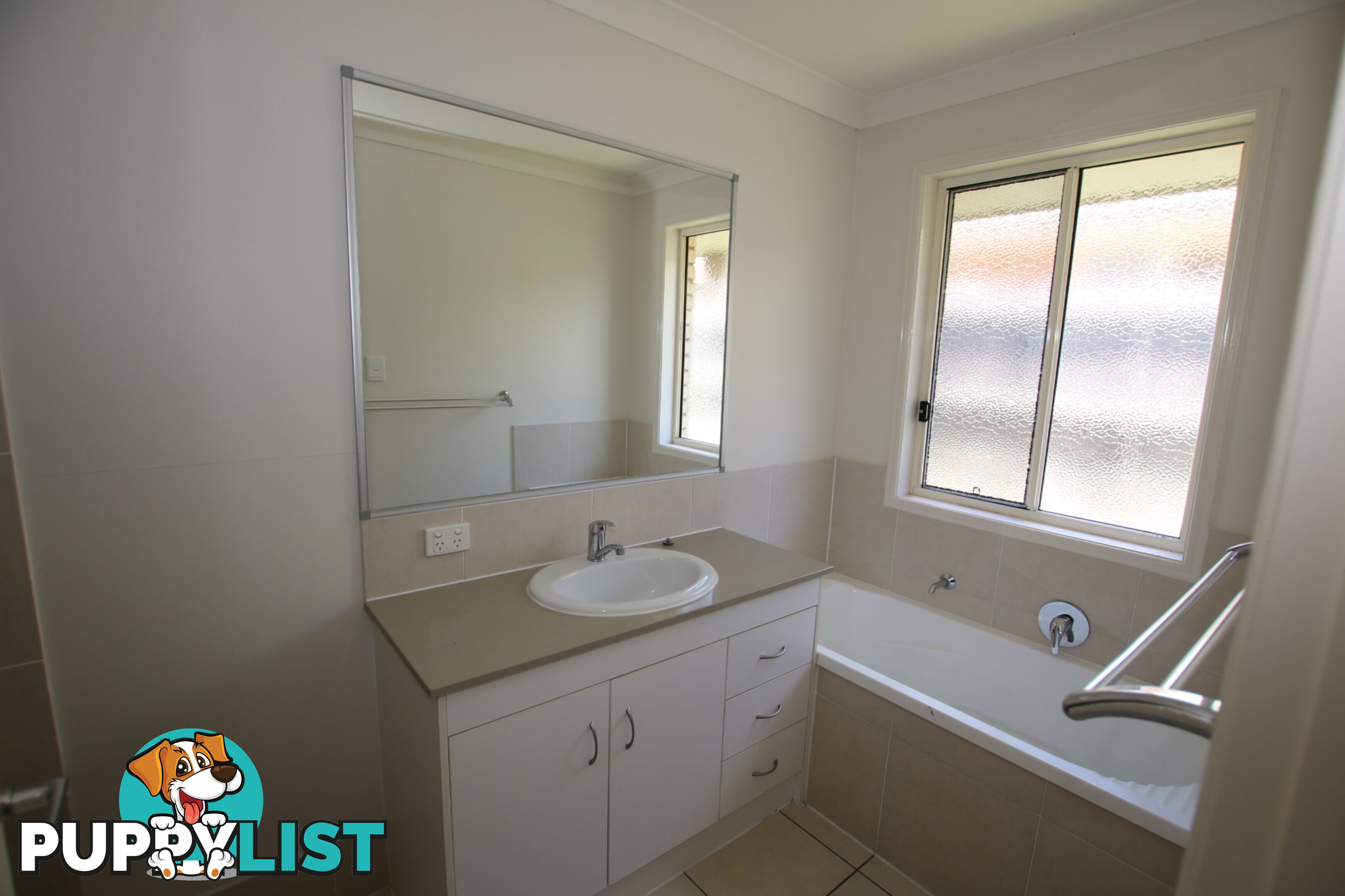 4 Lorikeet Way CRESTMEAD QLD 4132