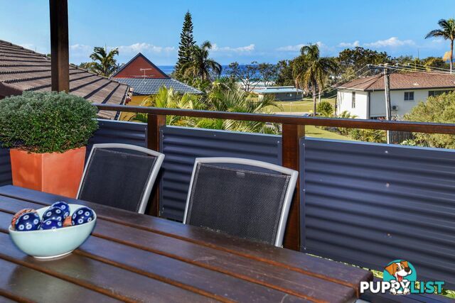 8 Blue Gum Avenue SANDY BEACH NSW 2456