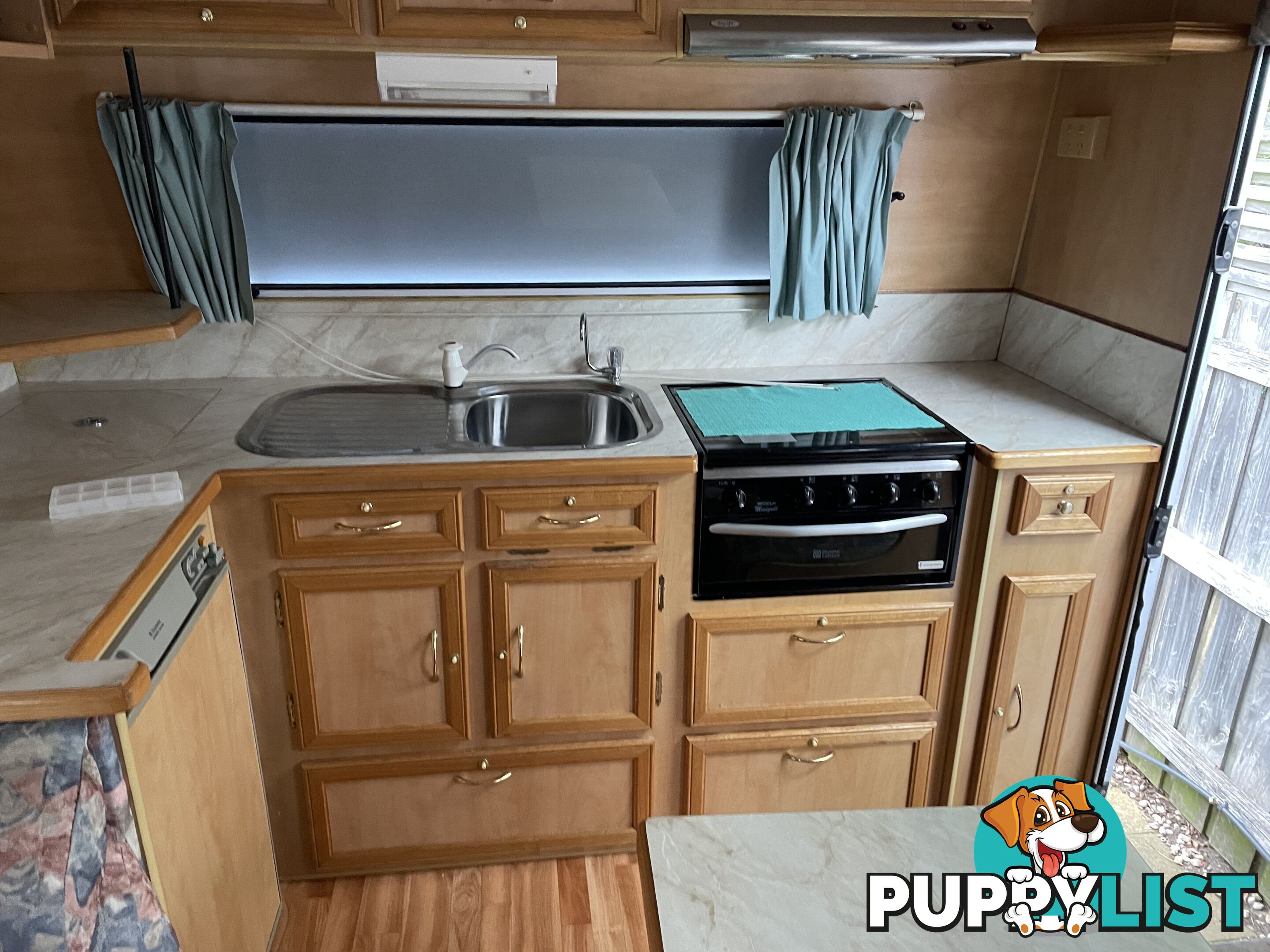 2005 Pedigree Horizon with Full Tebbs Canvas Annexe
