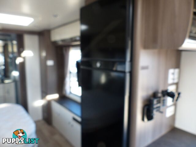 2018  JAYCO SILVERLINE OUTBACK  24FT (24.7 Caravan