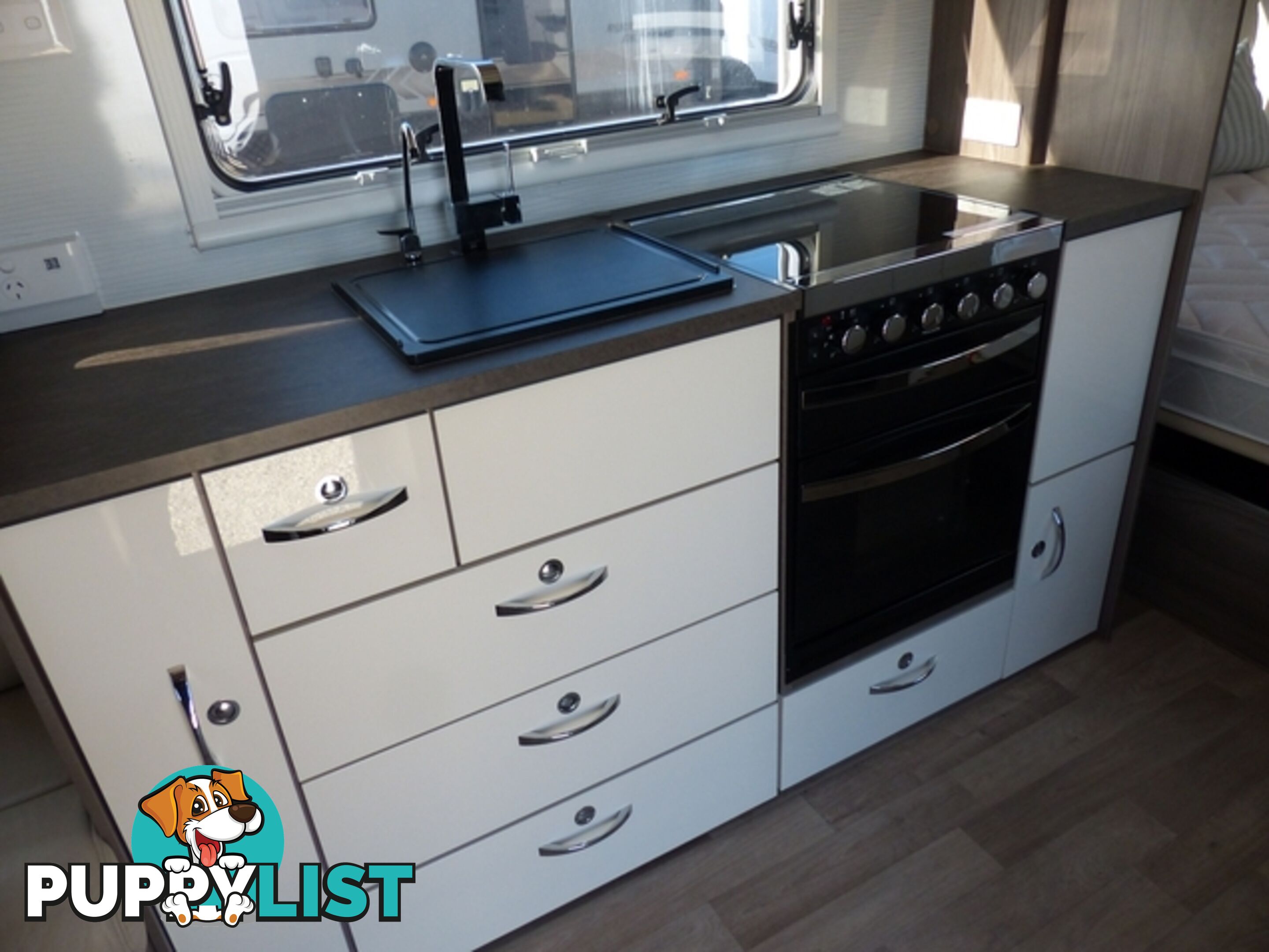 2018  JAYCO SILVERLINE OUTBACK  24FT (24.7 Caravan