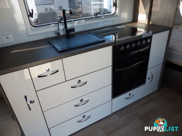 2018  JAYCO SILVERLINE OUTBACK  24FT (24.7 Caravan