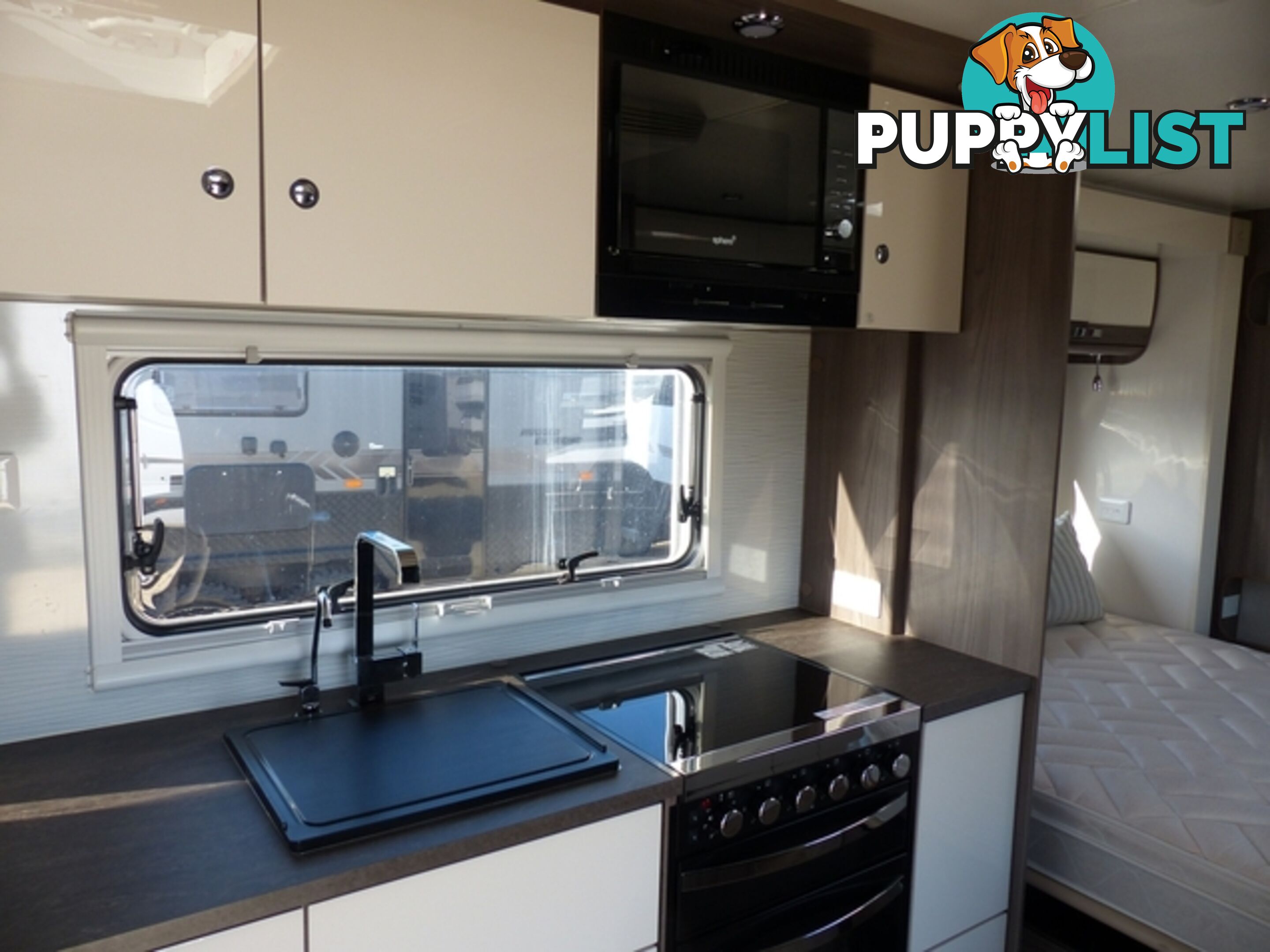 2018  JAYCO SILVERLINE OUTBACK  24FT (24.7 Caravan