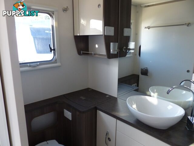 2018  JAYCO SILVERLINE OUTBACK  24FT (24.7 Caravan