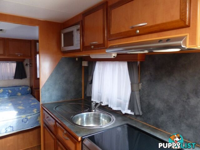 2011  GRANT TOURER HYLANDER  OFF ROAD H CARAVAN