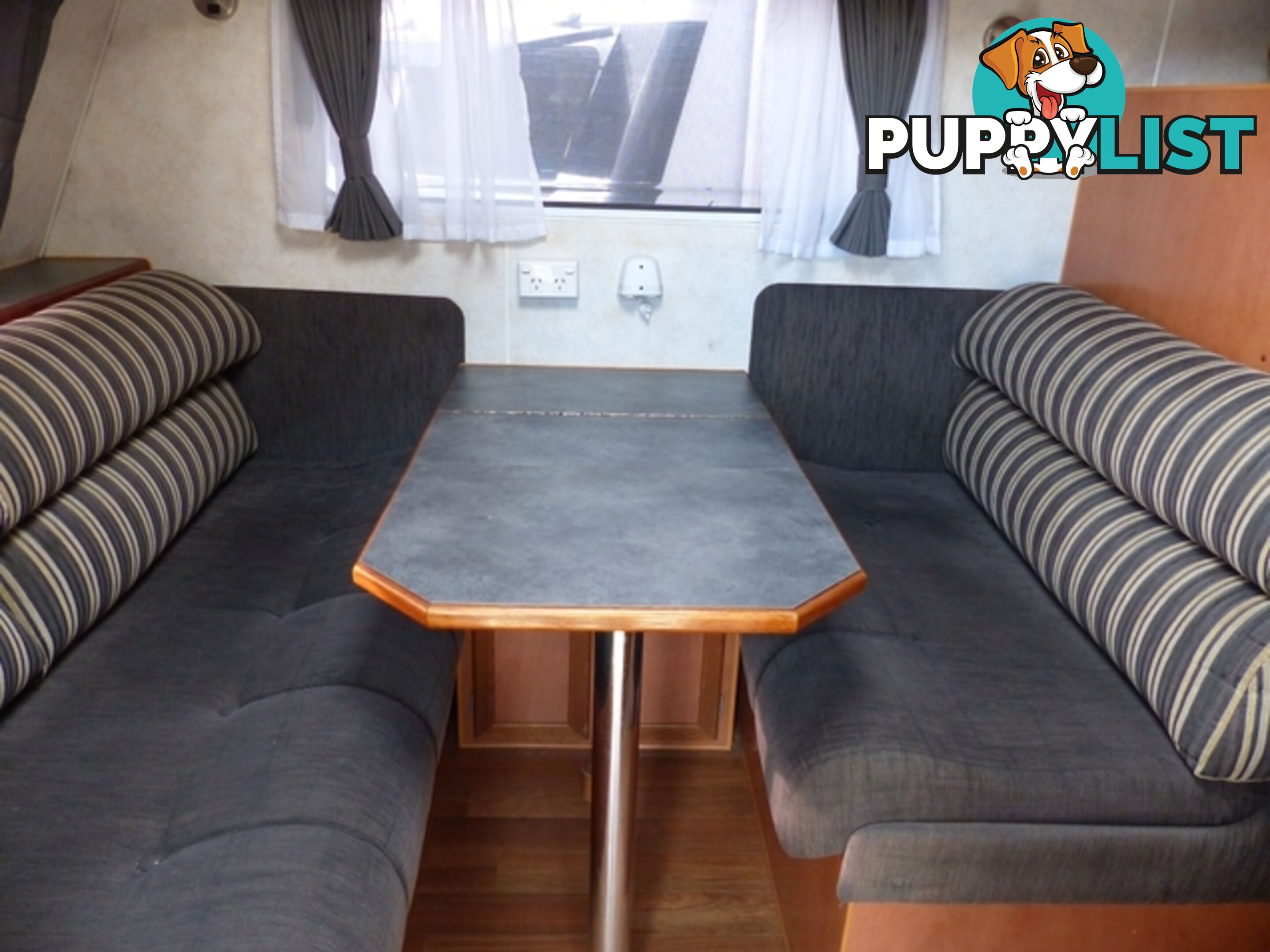 2011  GRANT TOURER HYLANDER  OFF ROAD H CARAVAN