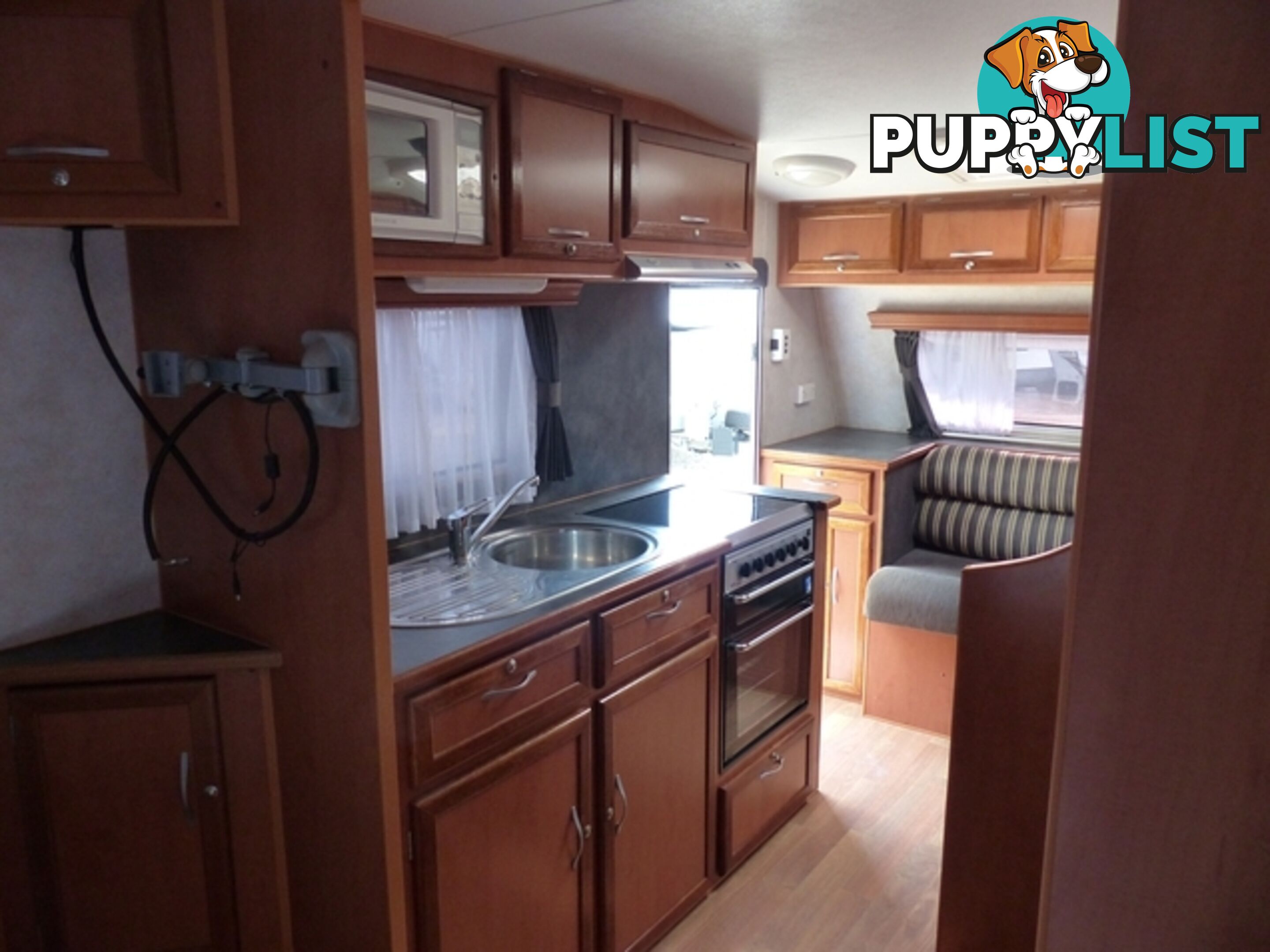 2011  GRANT TOURER HYLANDER  OFF ROAD H CARAVAN