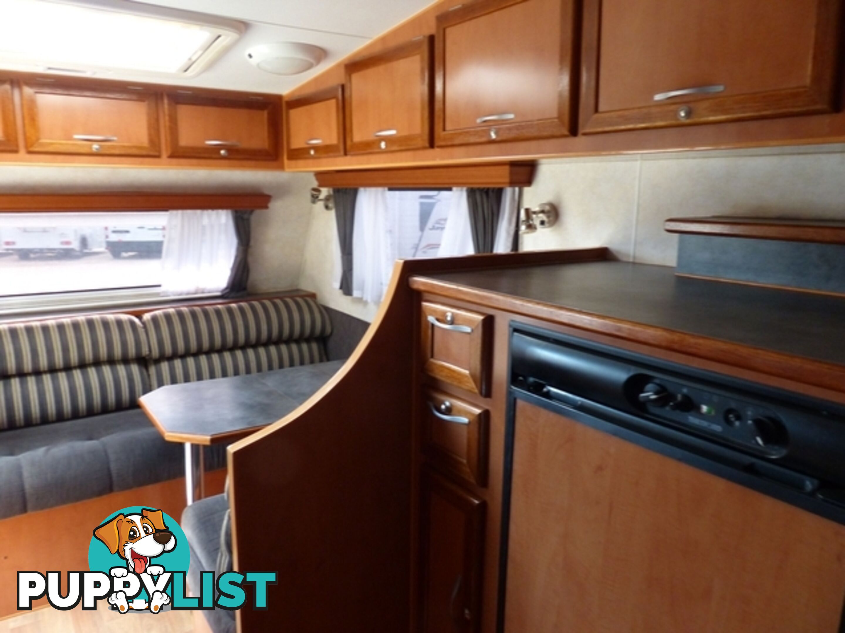 2011  GRANT TOURER HYLANDER  OFF ROAD H CARAVAN