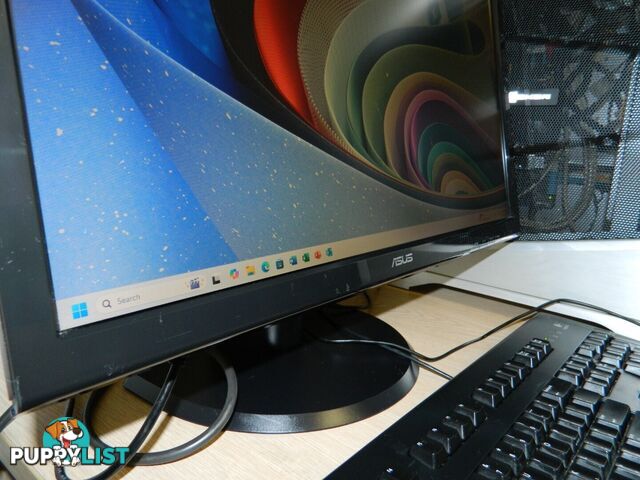 Asus CoolerMast - Core i5-3rd Gen/16GB RAM/120GB SSD/500GB/320GB HDD/22" Monitor
