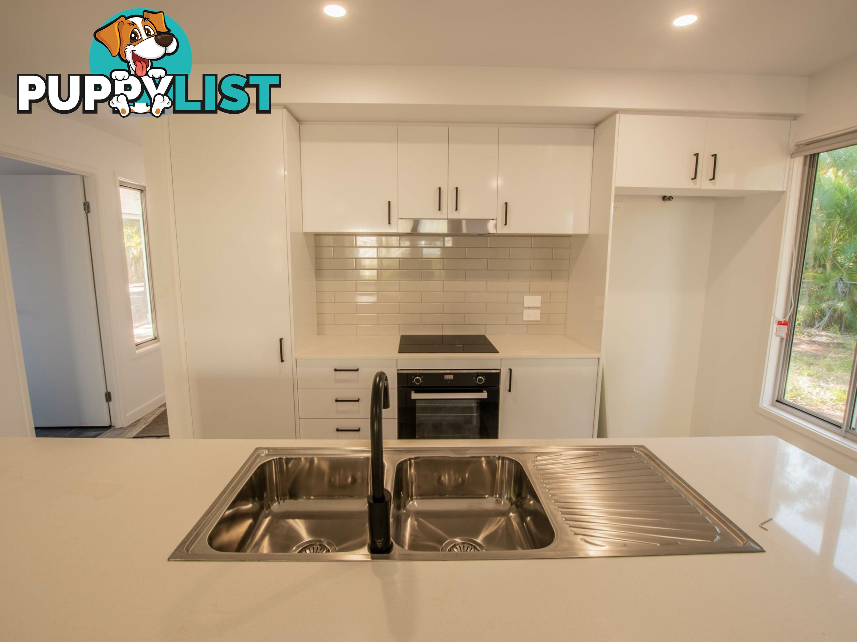 10 Canna Street RUSSELL ISLAND QLD 4184