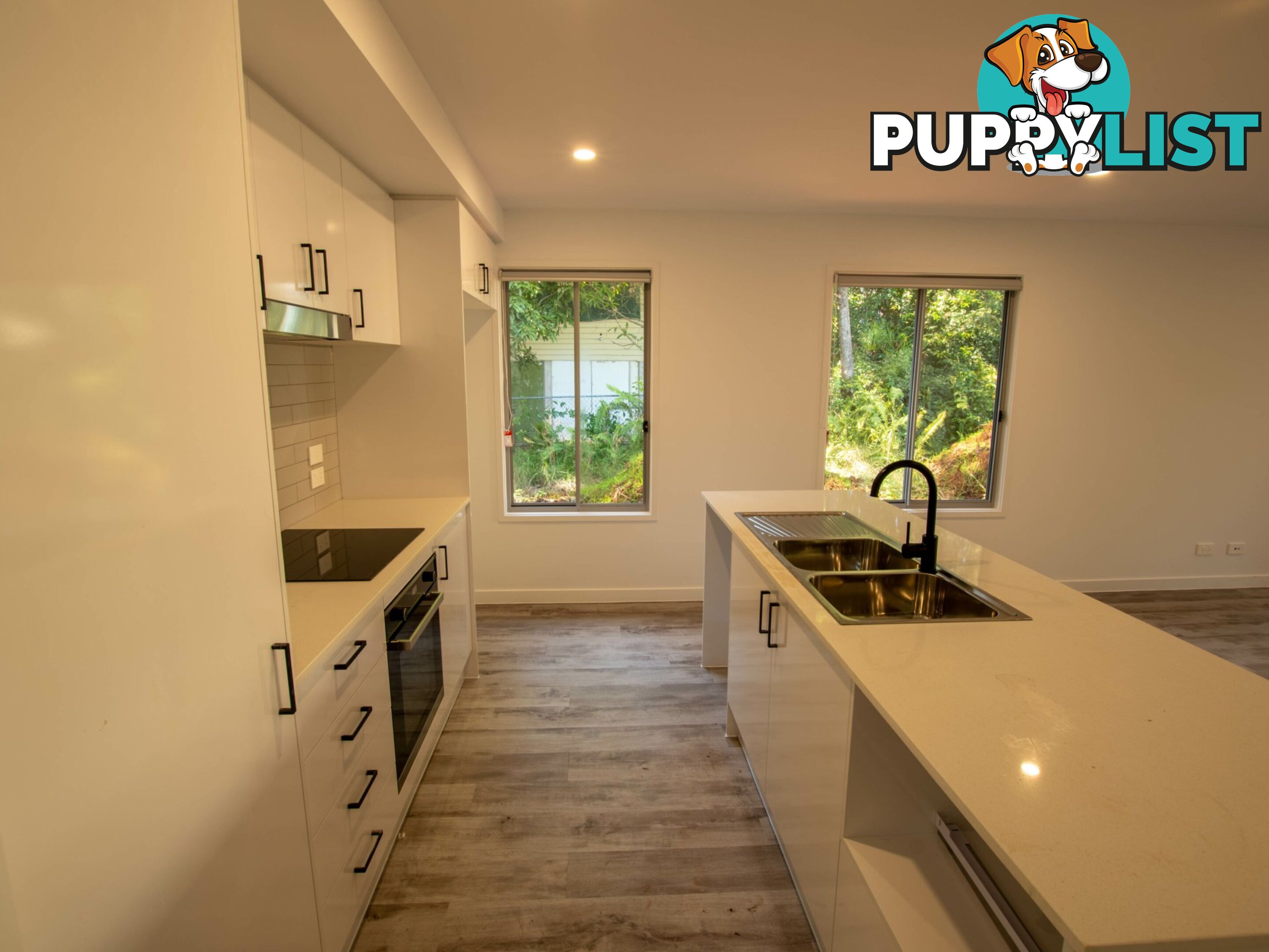 10 Canna Street RUSSELL ISLAND QLD 4184