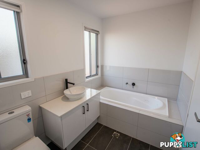 10 Canna Street RUSSELL ISLAND QLD 4184