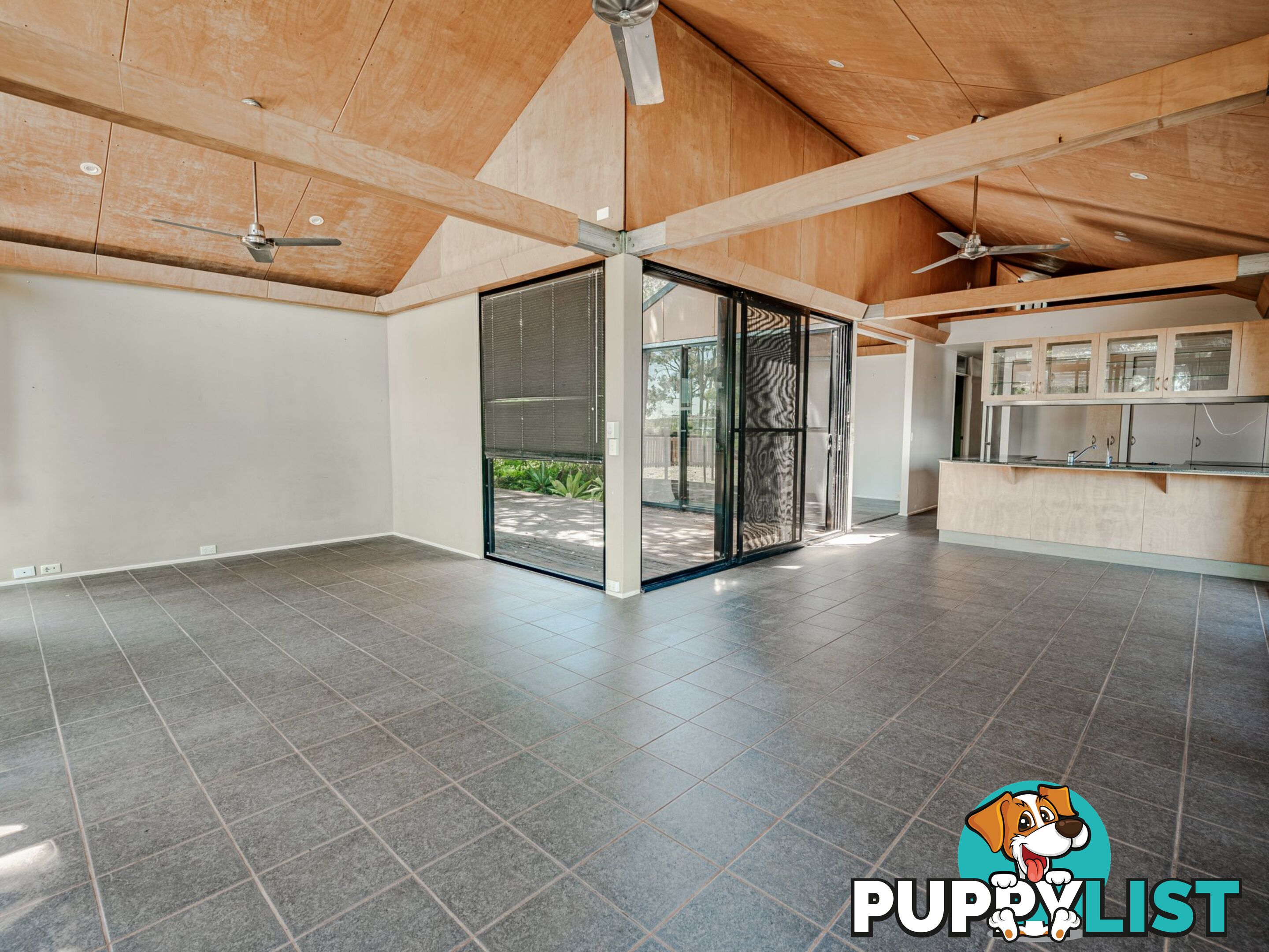 14 Thompson Esp RUSSELL ISLAND QLD 4184