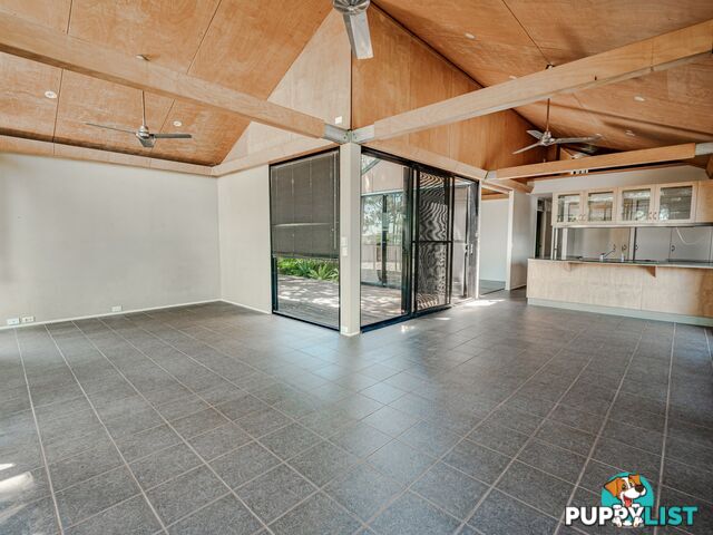 14 Thompson Esp RUSSELL ISLAND QLD 4184