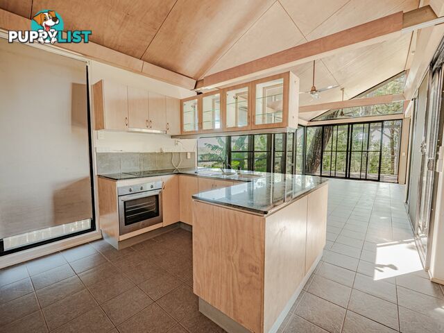 14 Thompson Esp RUSSELL ISLAND QLD 4184