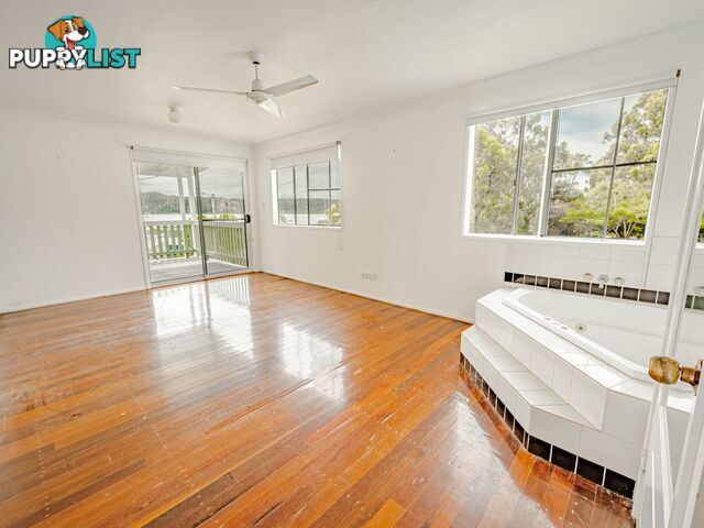 37 Canaipa Point Dve RUSSELL ISLAND QLD 4184