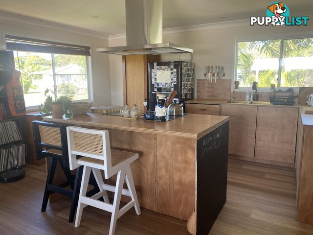 17 Reading Street RUSSELL ISLAND QLD 4184