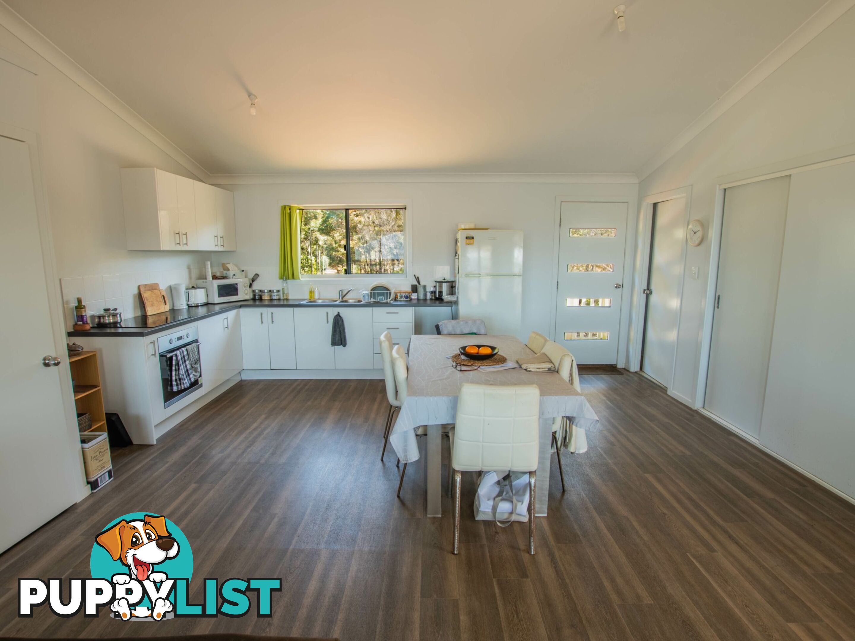 8 Hillview Pde RUSSELL ISLAND QLD 4184