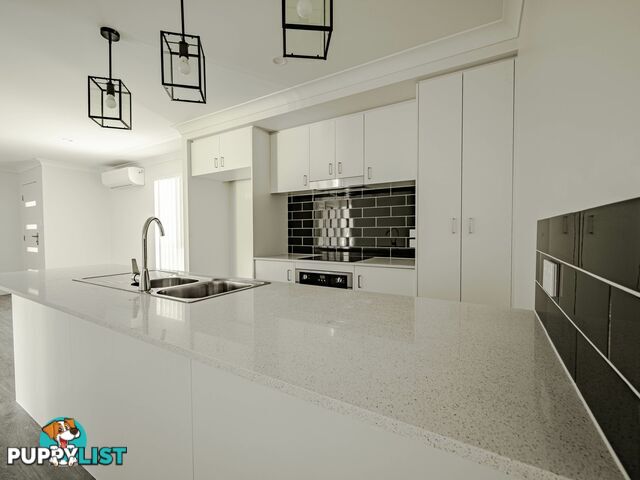 19 Robert Street RUSSELL ISLAND QLD 4184